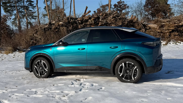 Coupe SUV NP NEARLY PERFECT DER VOLLELEKTRISCHE PEUGEOT E-3008 GT UNTER DER NP PROFI LUPE