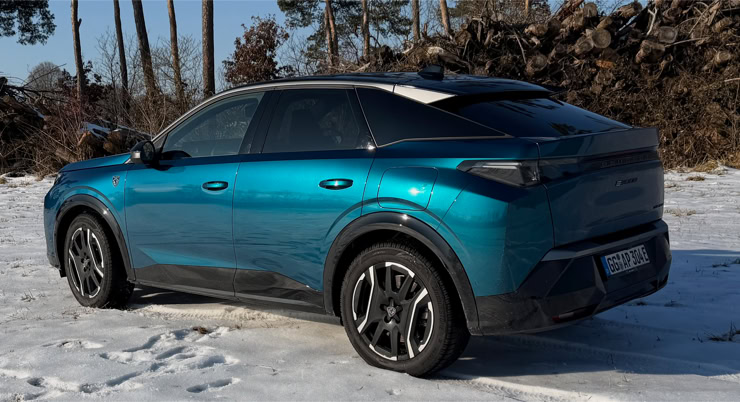 Lambo Heck NP NEARLY PERFECT DER VOLLELEKTRISCHE PEUGEOT E-3008 GT UNTER DER NP PROFI LUPE