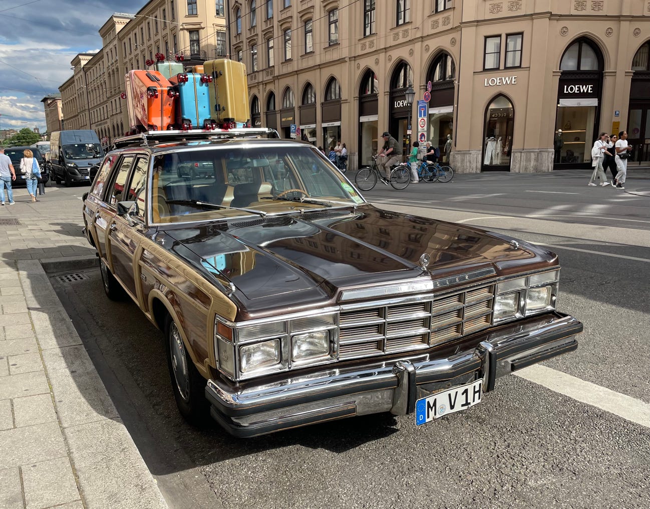 NPNEARLYPERFECT_NPKURIOSES_MÜNCHEN_LEBARONTOWNCOUNTRY