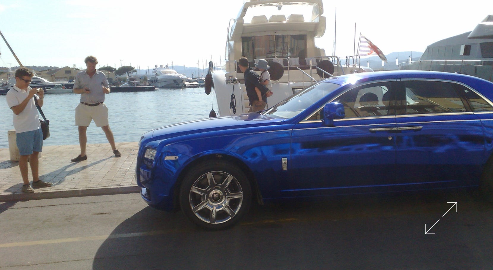 NP NEARLY PERFECT-ROLLSROYCE-PORTDESAINTTROPEZ-CHROMBLAU-KURIOSES