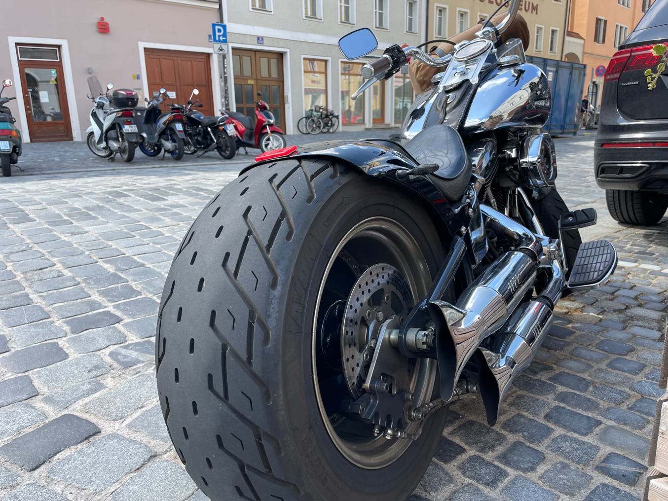 NPNEARLYPERFECT_NPKURIOSES_FATBIKE_HARLEY_REGENSBURG_STADTAMHOF
