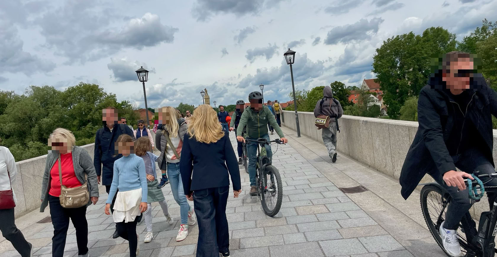 NP_NOGO Radln in der Fussgängerzone REGENSBURG