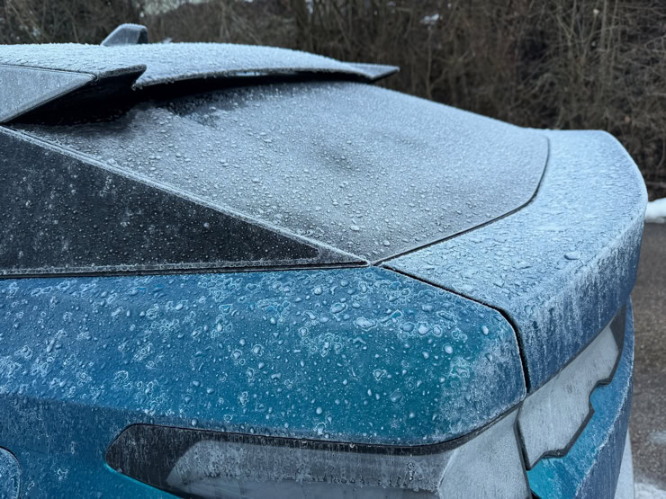 Eis NP NEARLY PERFECT DER VOLLELEKTRISCHE PEUGEOT E-3008 GT UNTER DER NP PROFI LUPE