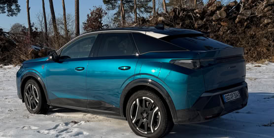 NP Profi Lupe. mit dem PEUGEOT E3008GT bei NP NEARLY PERFECT