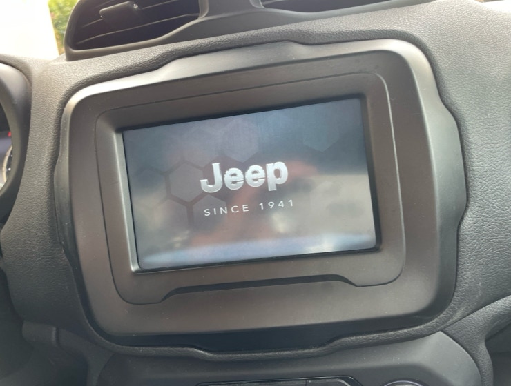 MONITOR_JEEP_RENEGADE