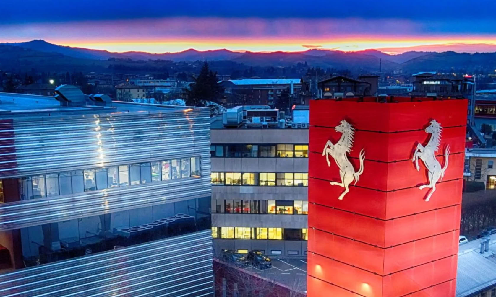 NP-NEWS-FERRARI-SCUDERIAFERRARI-FORZA FERRARI-FORMULAUNO-HAMILTON-NP-NEARLYPERFECT