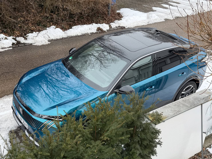 TOP NP NEARLY PERFECT DER VOLLELEKTRISCHE PEUGEOT E-3008 GT UNTER DER NP PROFI LUPE