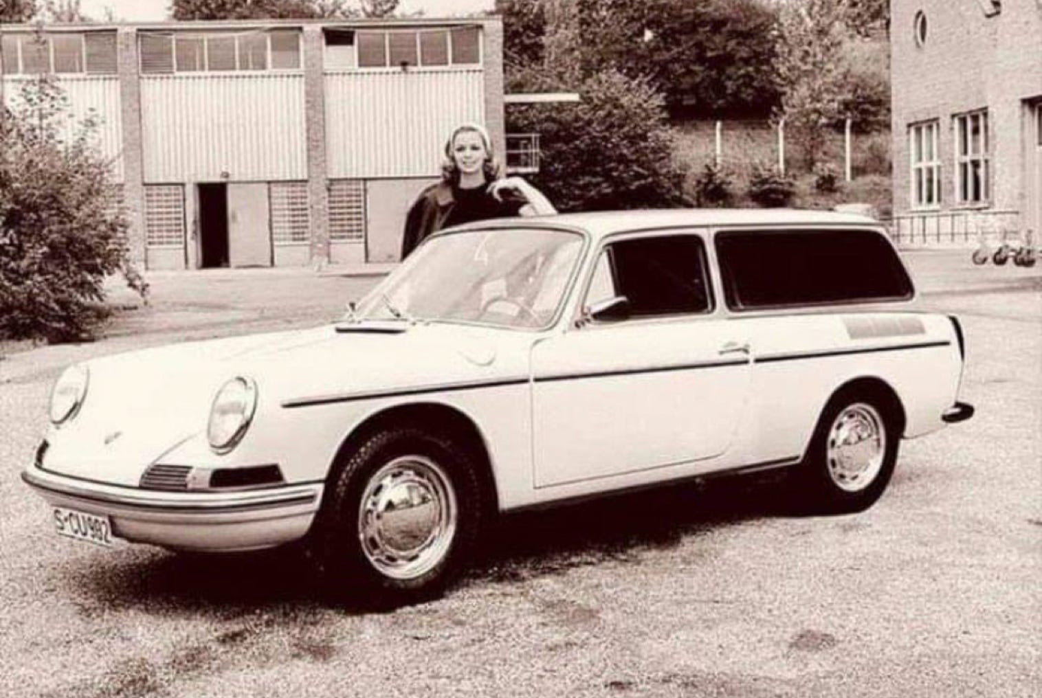 NPNEARLYPERFECT_NPKURIOSES_PORSCHE_VARIANT1600_VOLKSWAGEN_KI_KÜNSTLICHEINTELLIGENZ_AI