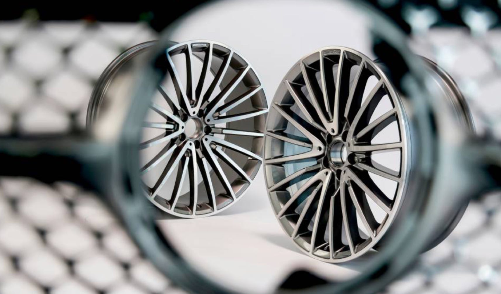 Razzia bei Mercedes  Plagiate NP NEARLY PERFECT