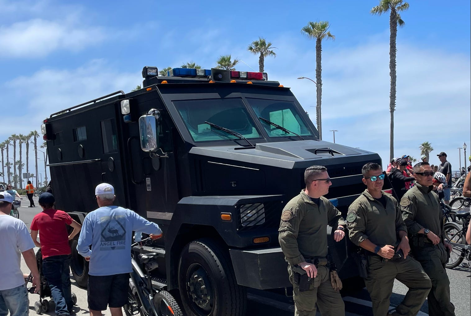 NP_NEARLY_PERFECT_KURIOSES_INDEPENDANCE_DAY_HUNTINGTONBEACH_CALIFORNIA_POLICE